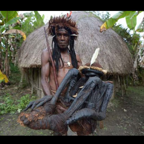 Dani Tribe In Papua New Guninea Smokes Their Dead People To Preserve