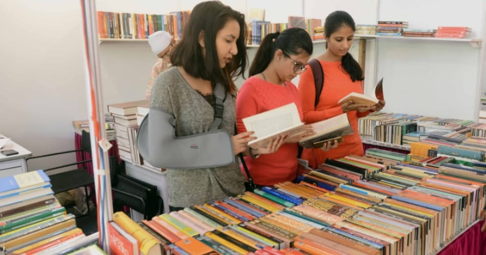 effcet of note ban in punjab university book fair, people note purchasing books