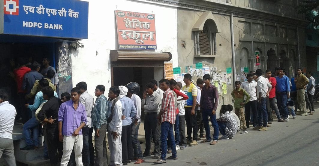 hdfc bank to cap cash transactions raise fee from 1st march for salary and saving account holders