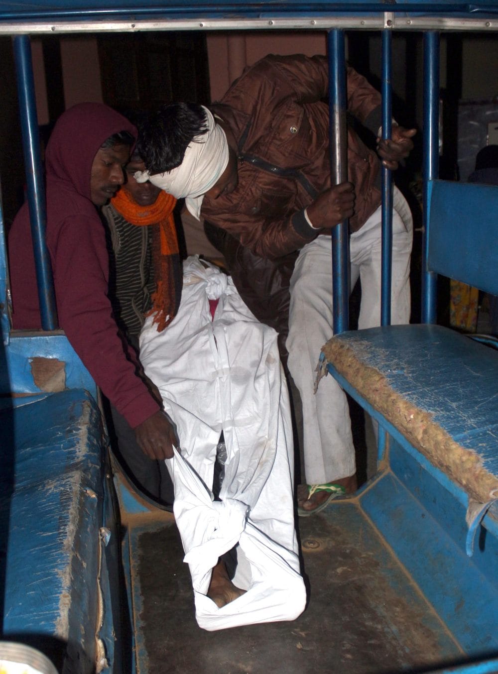 hospital did not give dead body