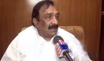 UP minister caught on camera with VIP treatment in bank