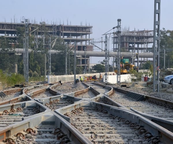  Metro shuttering falls down.