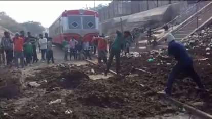Cow-dung blocked rail bus route between Mathura and Vrindavan 