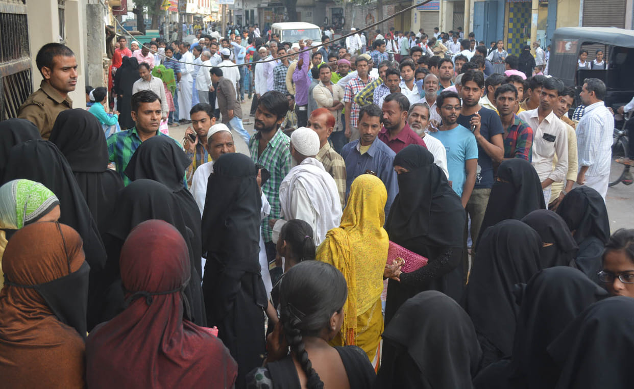 Notbandi business market stalled mouth dropped Awde