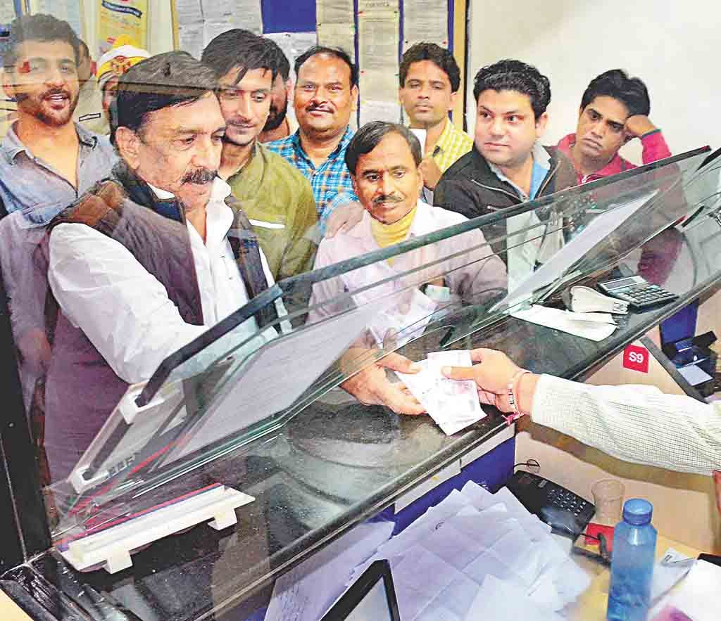 pablic pareshan, nawab sahb ko vip bhugtan