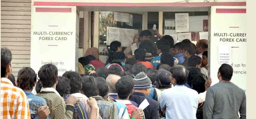 case registered against eight and one arrested in demonetization controversy in greater noida 