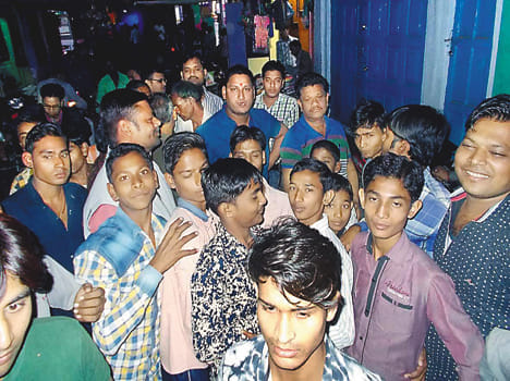 Uproar in banks and post offices to call loved ones