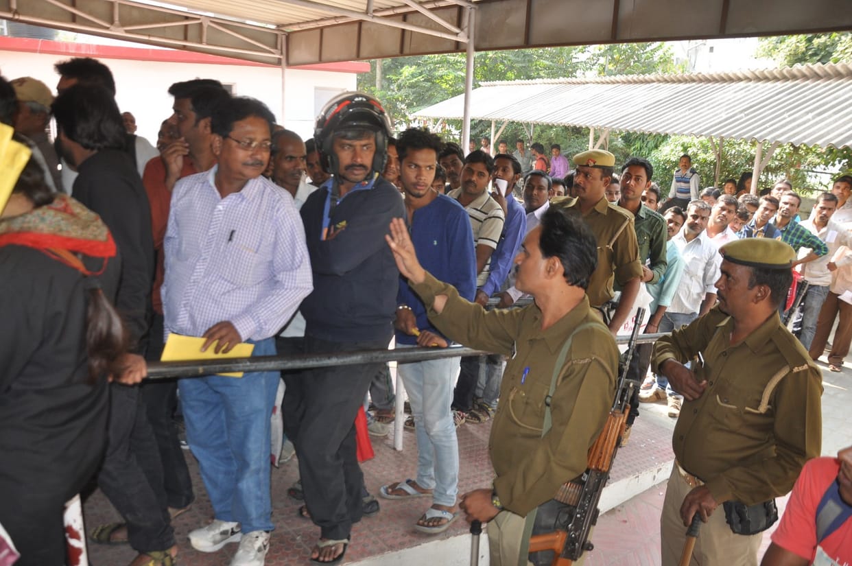Crowd decreased at post office to exchange note
