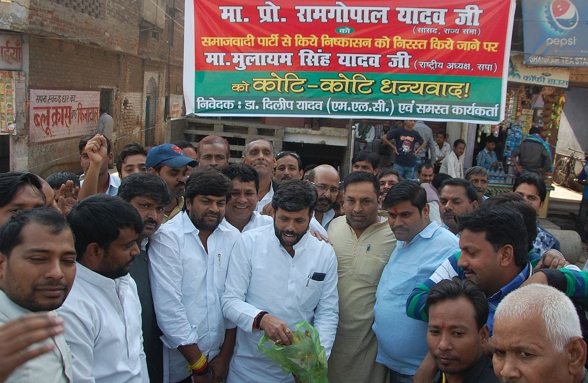Ram Gopal Yadav of the SP after the expulsion of return on his supporters are passionate.
