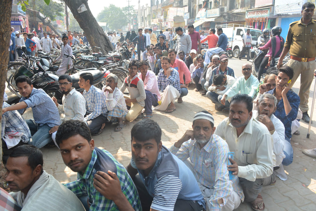 From the city to the village crowded into banks
