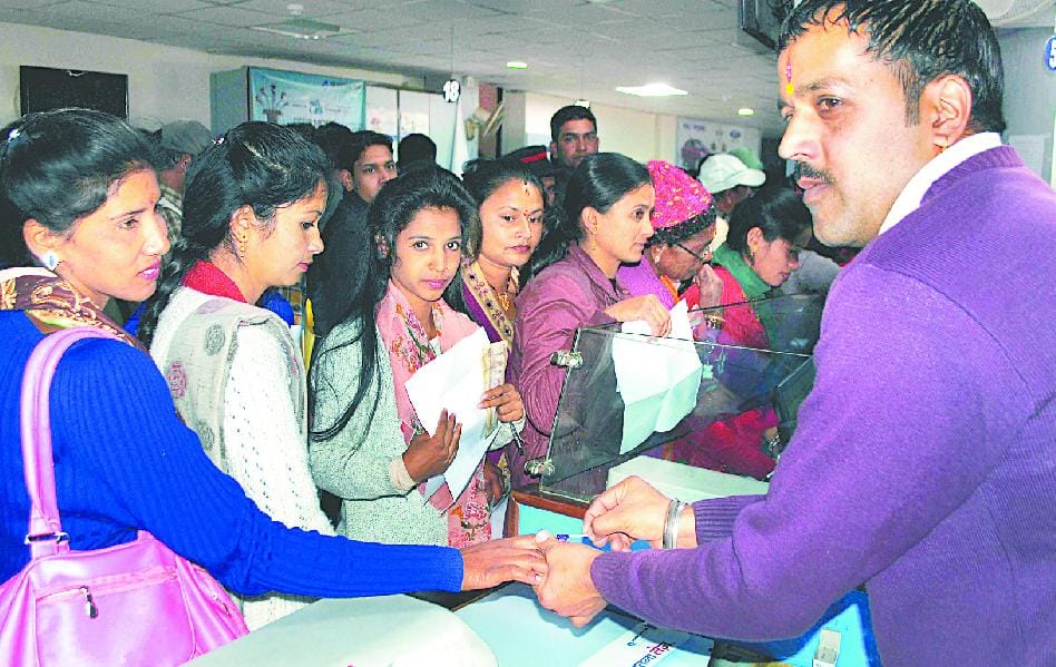 The ink on the finger of cash collectors