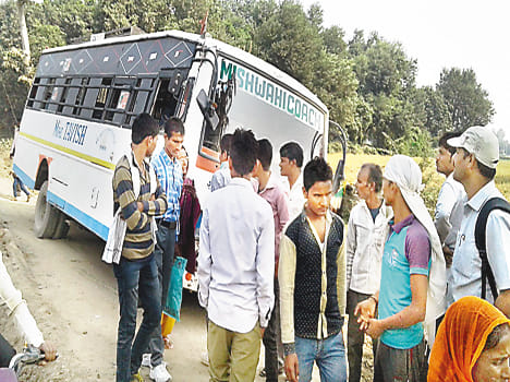 Simply sunk into the pit wheel, the passenger jumped from the window, Chuthil