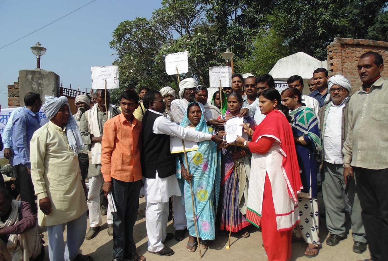 The siege of villagers Chemicals factory