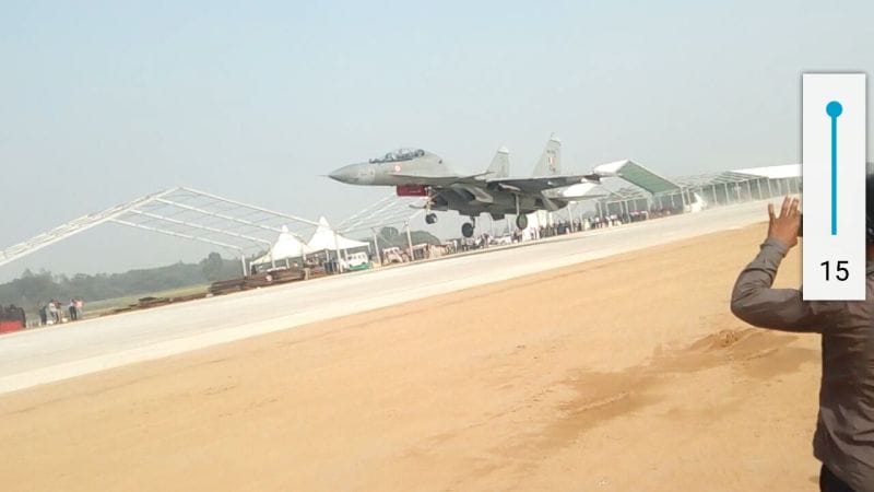 fighter aircraft landed on agra expressway  