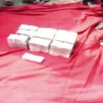 महाराष्ट्र में मंत्री की गाड़ी से लाखों का कैश मिला