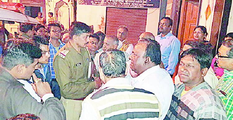 Miscreants looted from a half million