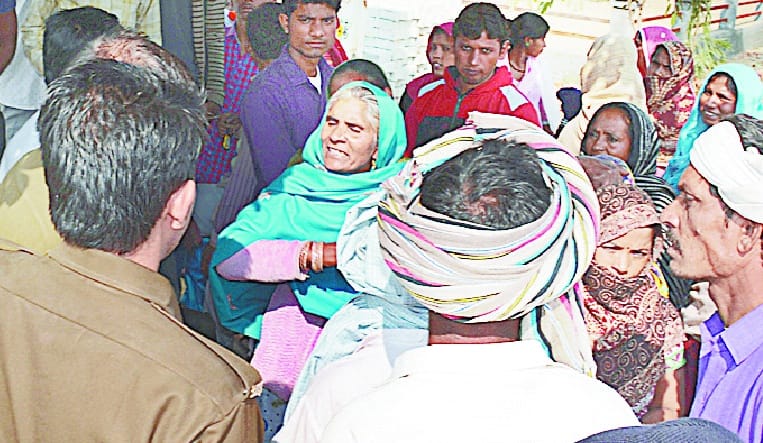 Police beat women in the bank