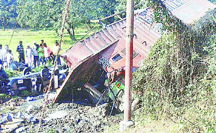Oton laden trailer overturned on Highway