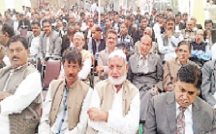 high court bench : vakeel aur janpratinidhi jute