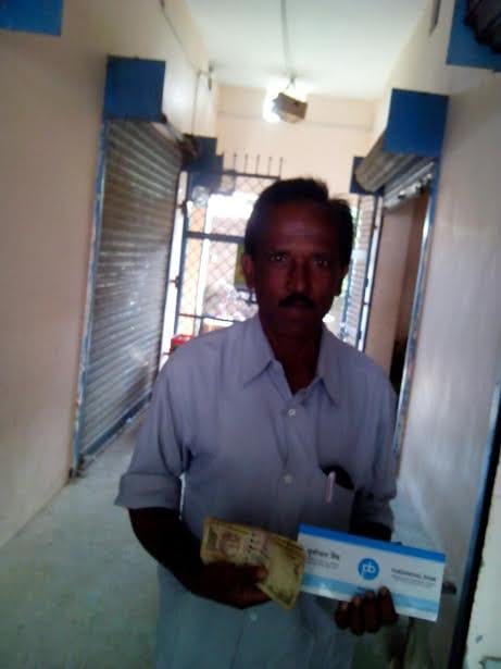 Bank manager forced farmers Thamaa old notes