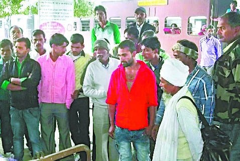  While descending hit by train Electricians came in, death