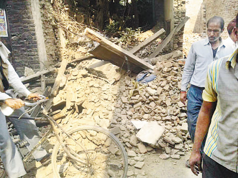 Four workers injured in wall collapse