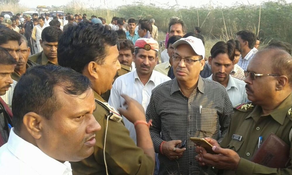 do baikon kee bhidant mein teen kee maut, paanch ghaayal