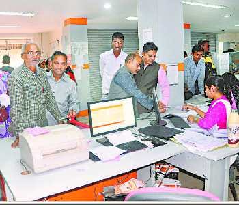 Long lines at ATMs, banks trimmed the crowd