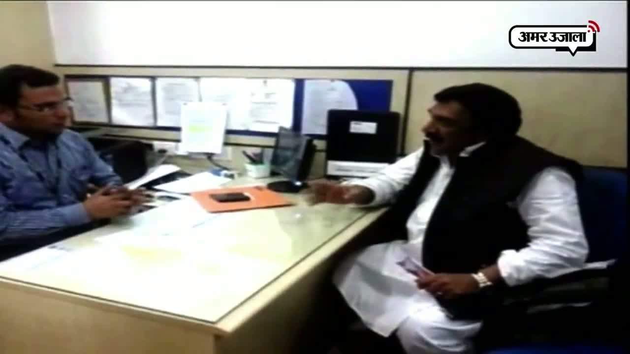 यूपी में जनता के लिए टाइम पर बैंक बंद लेकिन कैबिनेट मंत्री के लिए खुले!