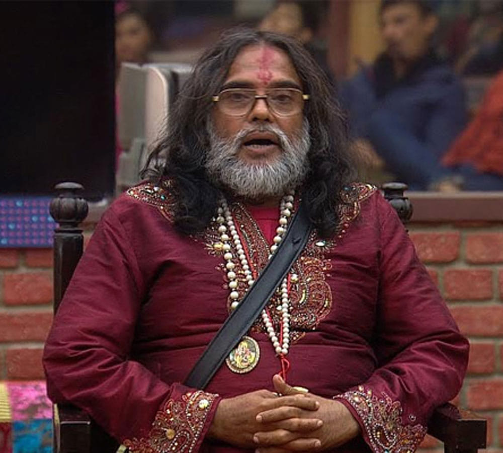bigg boss10 contestant om swami comment on girls dress