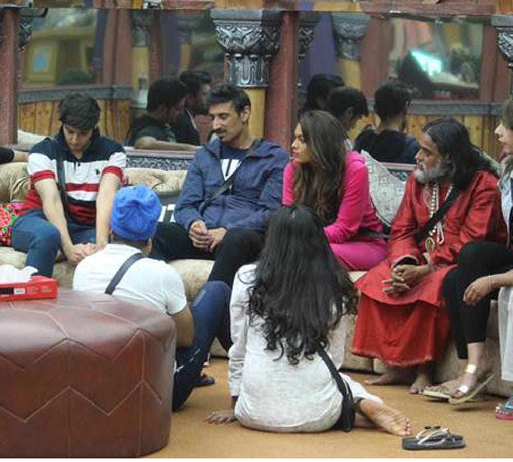 bigg boss10 contestant om swami comment on girls dress