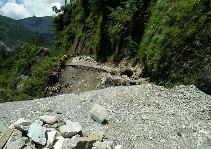 The tractor fell into the ditch, the driver's death
