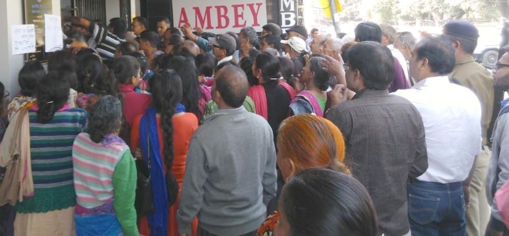 live crowd with bank reports