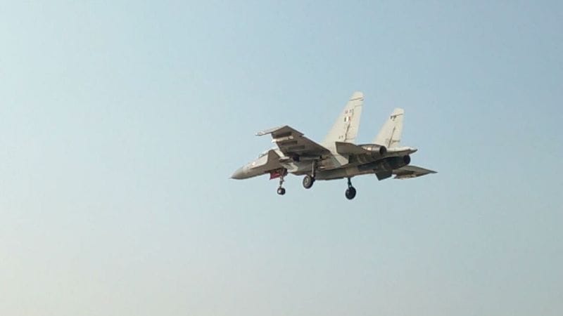 fighter aircraft landed on agra expressway  