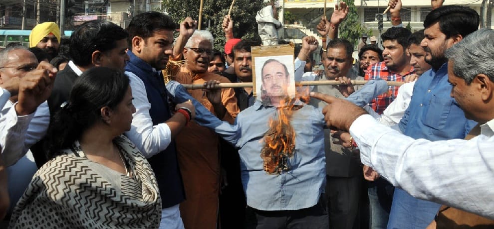 congress leader ghulam nabi azad effigy fired