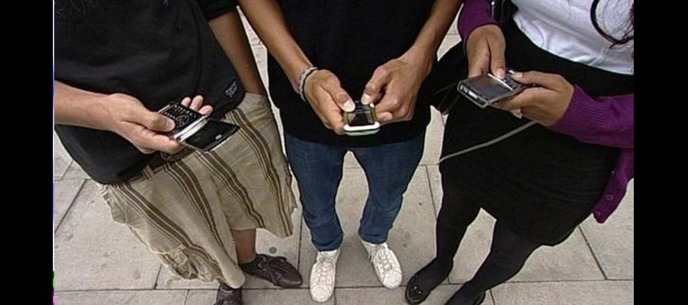 क्या तेजी से लोकप्रियता खो रहे SMS को बचा पाएगा Google?