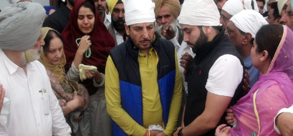 Know what Gurdas man spoke on deat of his mother.