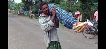 woman dragged husband to ramp when strecher not given to him in govt hospital of Andra 