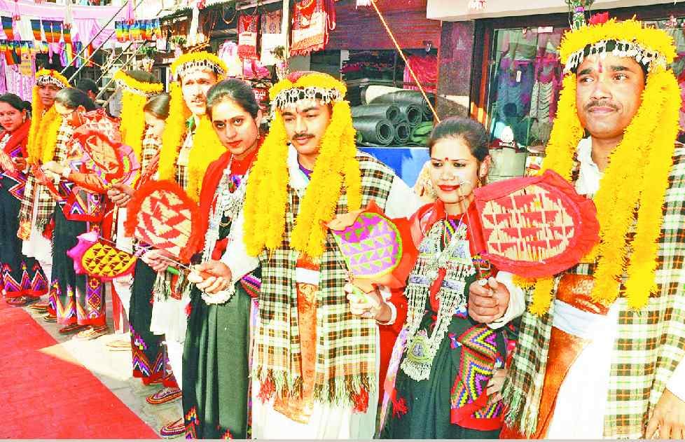 सांस्कृतिक दलों ने जमाया रंग, नाटियों पर खूब नाचे दर्शक