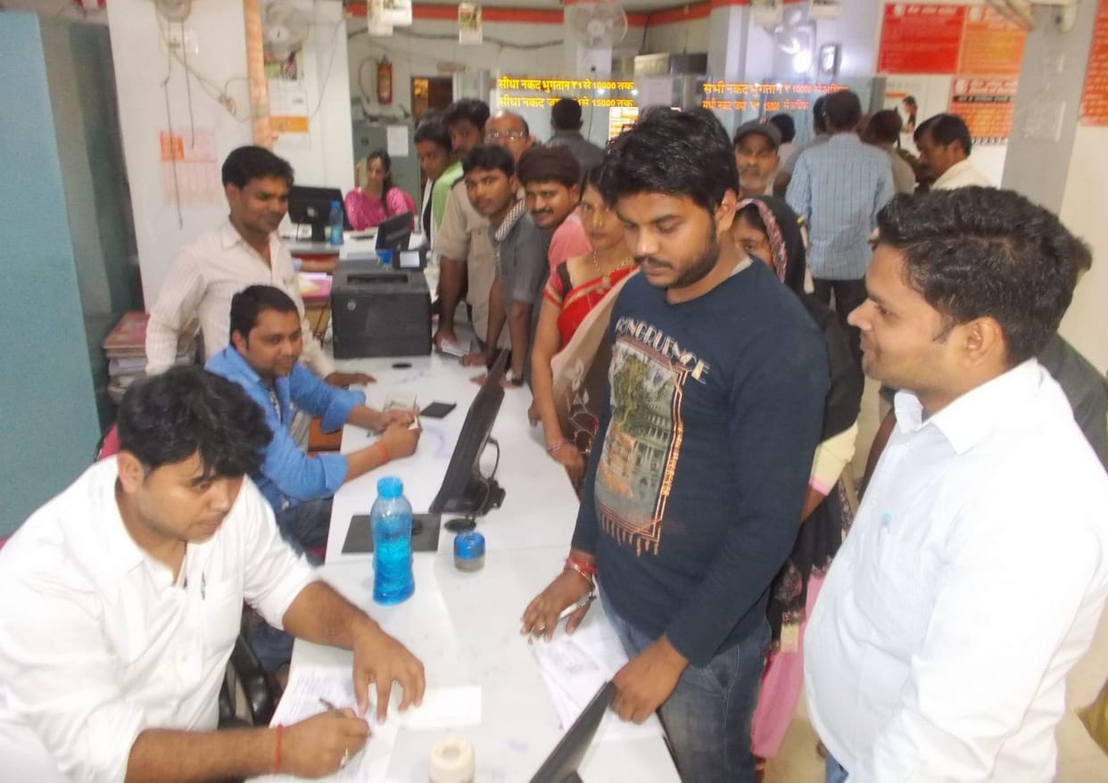 Lack of currency in banks, affected transactions