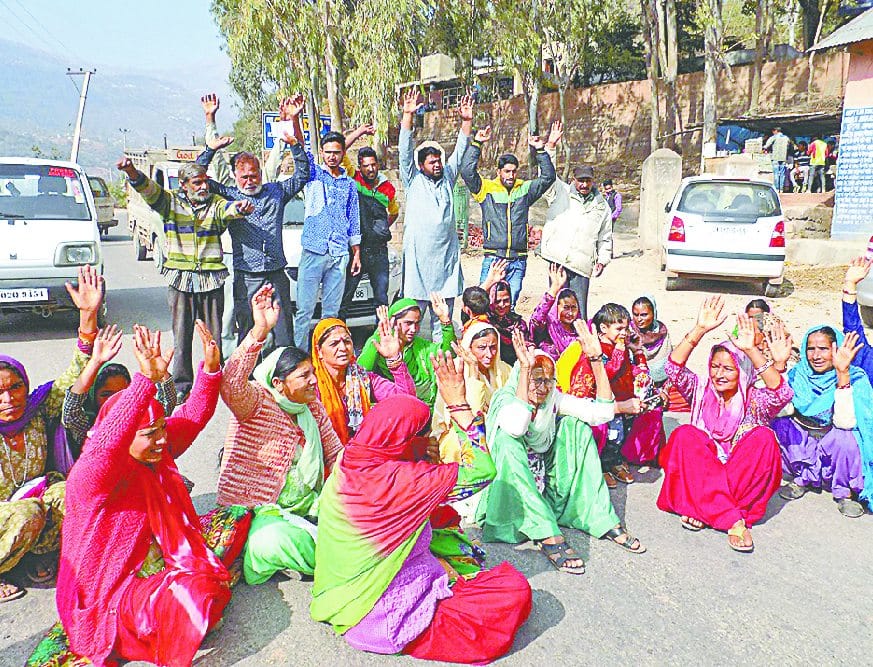 Women angry at not getting the water landed on the road