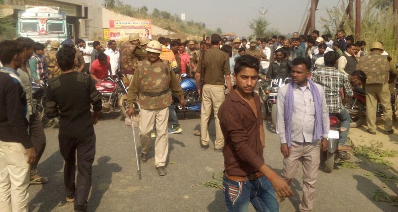 fighting between a soldier and sub inspector