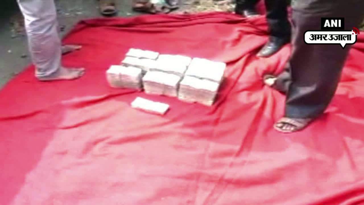 महाराष्ट्र में मंत्री की गाड़ी से लाखों का कैश मिला