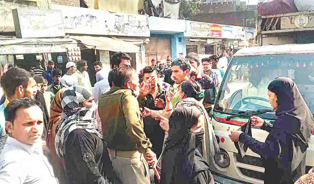 currency ban problem traffic angry