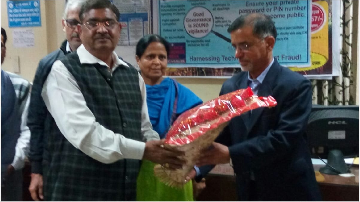 sugar trader deposite 100 rupees note of 18 lakh value