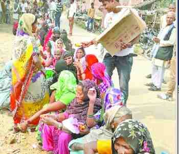 The banks did not change rupees to the elderly