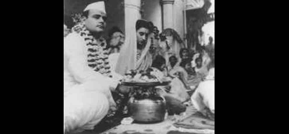interesting facts of indira and feroze gandhi love story from book feroze the forgotten gandhi
