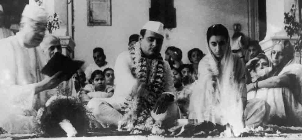 interesting facts of indira and feroze gandhi love story from book feroze the forgotten gandhi