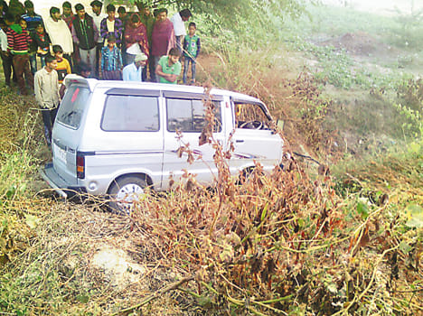 Car falls into ravine, killing one
