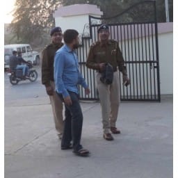 Arrest with 7 Lacs rupees, 500-500 rupees, Hisar